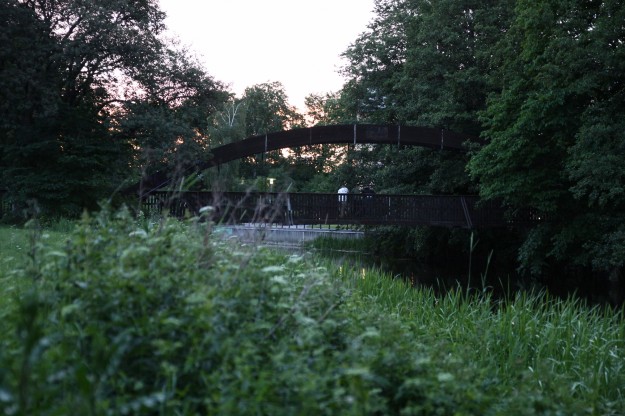025